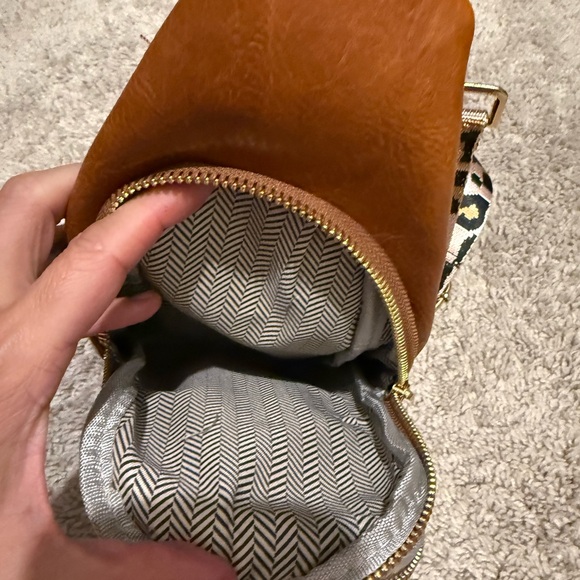 Threaded Pear Riley Sling crossbody - Picture 5 of 7